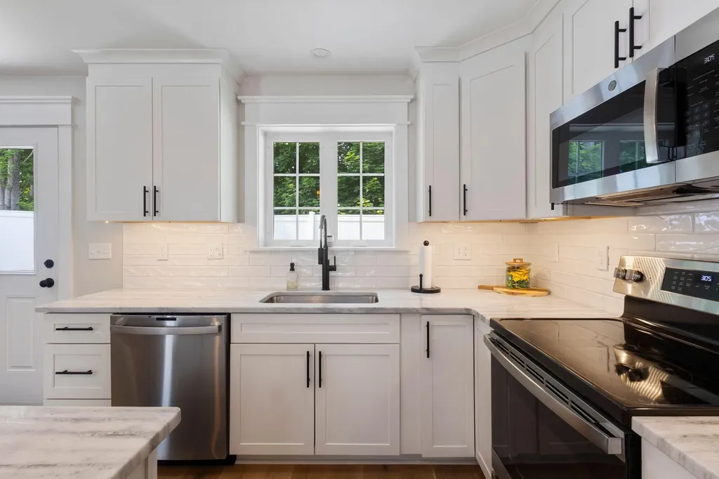 28 Fawn Woods Way Westbrook ME 04092