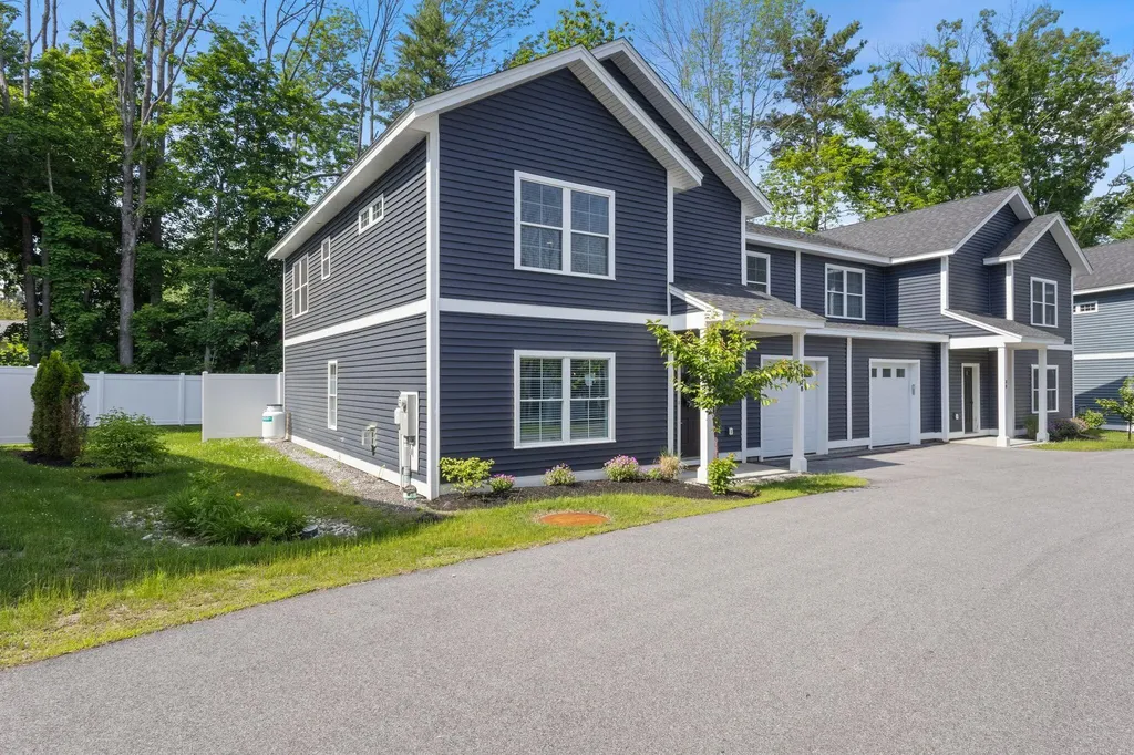 28 Fawn Woods Way Westbrook ME 04092