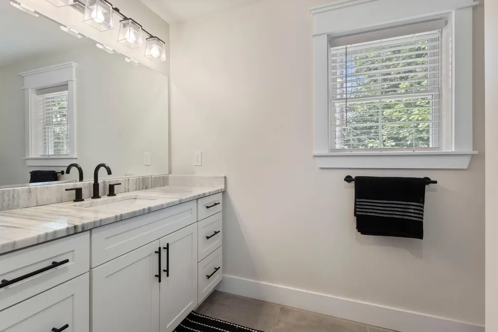 28 Fawn Woods Way Westbrook ME 04092