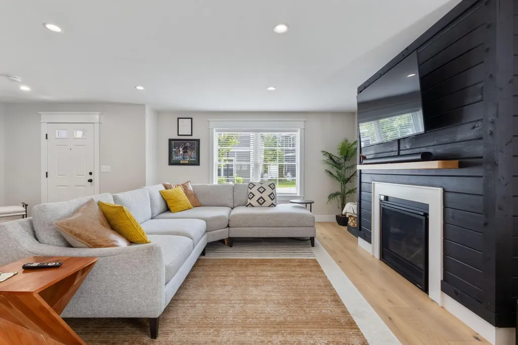 28 Fawn Woods Way Westbrook ME 04092