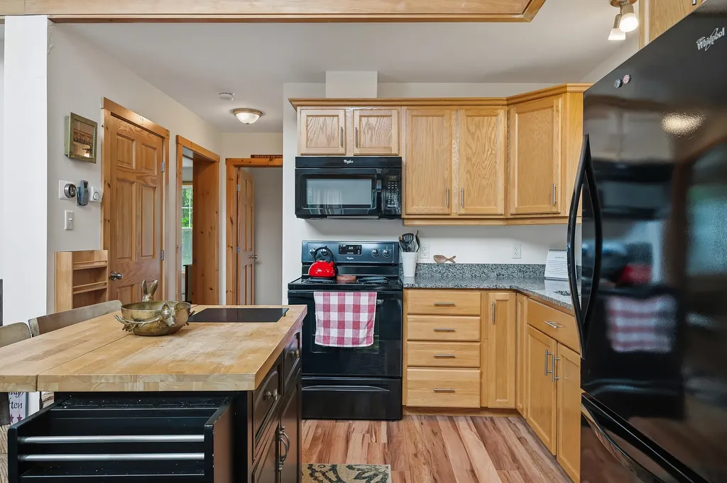 175 Lynn Way Dallas Plt ME 04970
