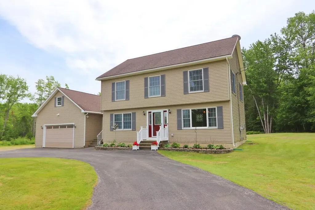 19 Sprucewood Drive Eddington ME 04428