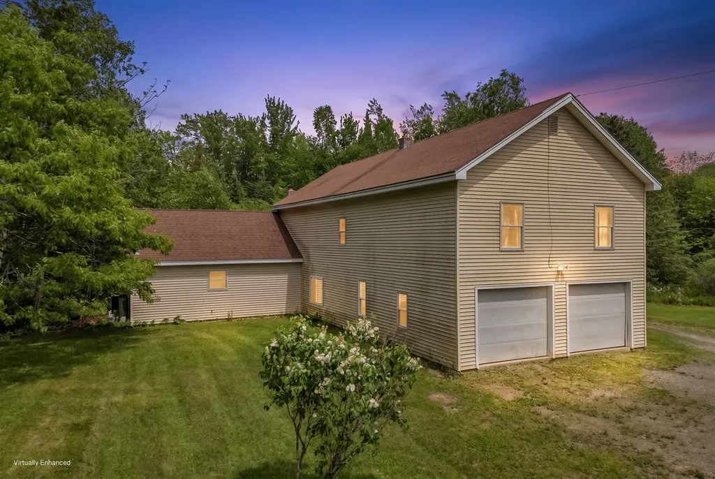 33 Gardiner Street Sherman ME 04776