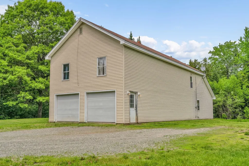 33 Gardiner Street Sherman ME 04776