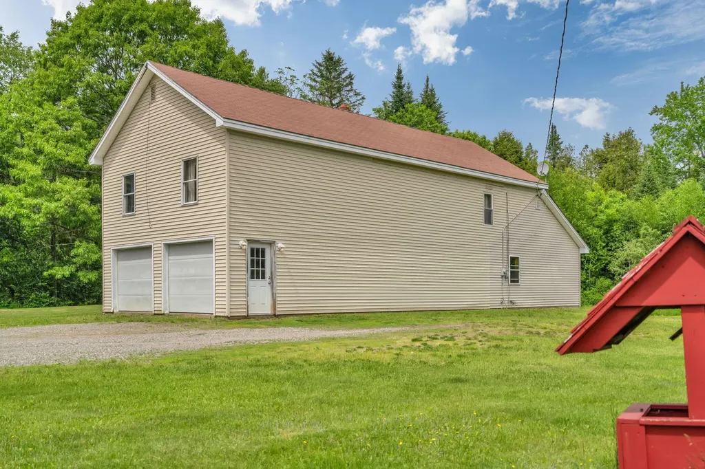 33 Gardiner Street Sherman ME 04776