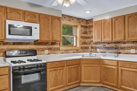 33 Gardiner Street Sherman ME 04776