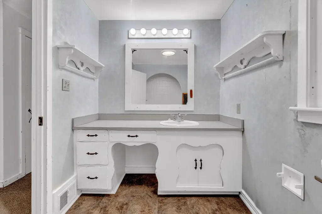 39 Manning Avenue Lewiston ME 04240