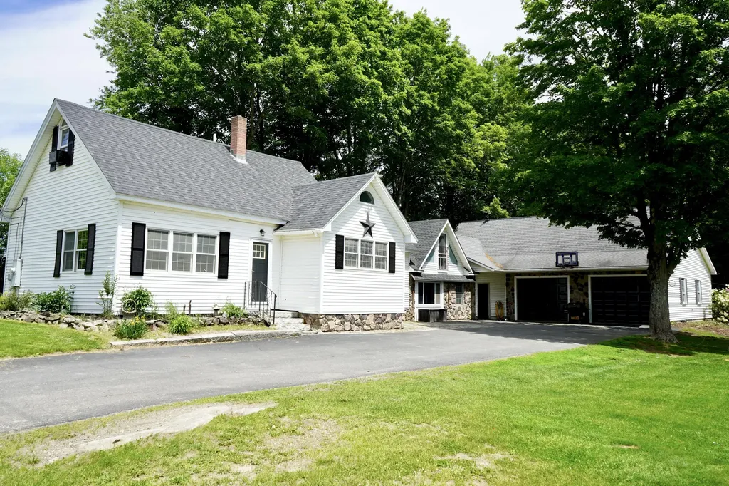 19 Stetson Road Newport ME 04953