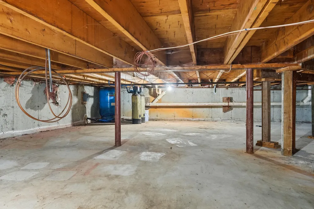 320 Lowelltown Road Wiscasset ME 04578