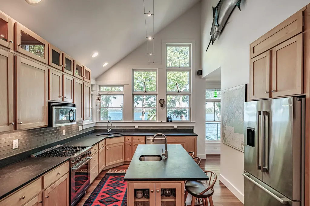 86 Maquoit Drive Freeport ME 04032