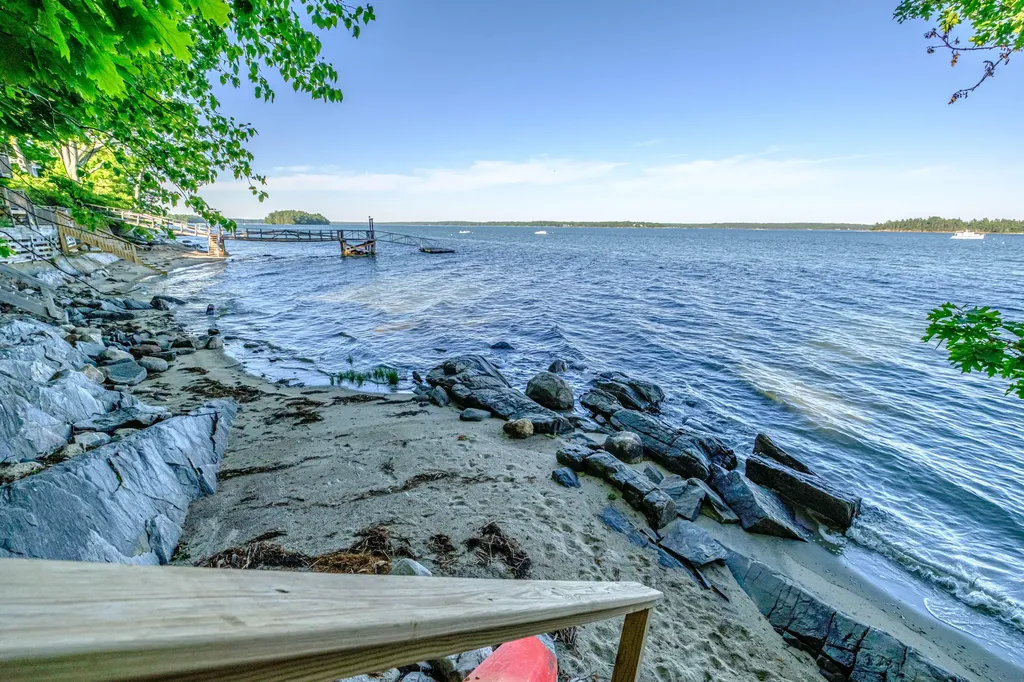 86 Maquoit Drive Freeport ME 04032