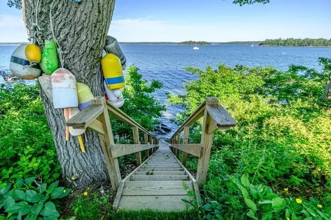 86 Maquoit Drive Freeport ME 04032