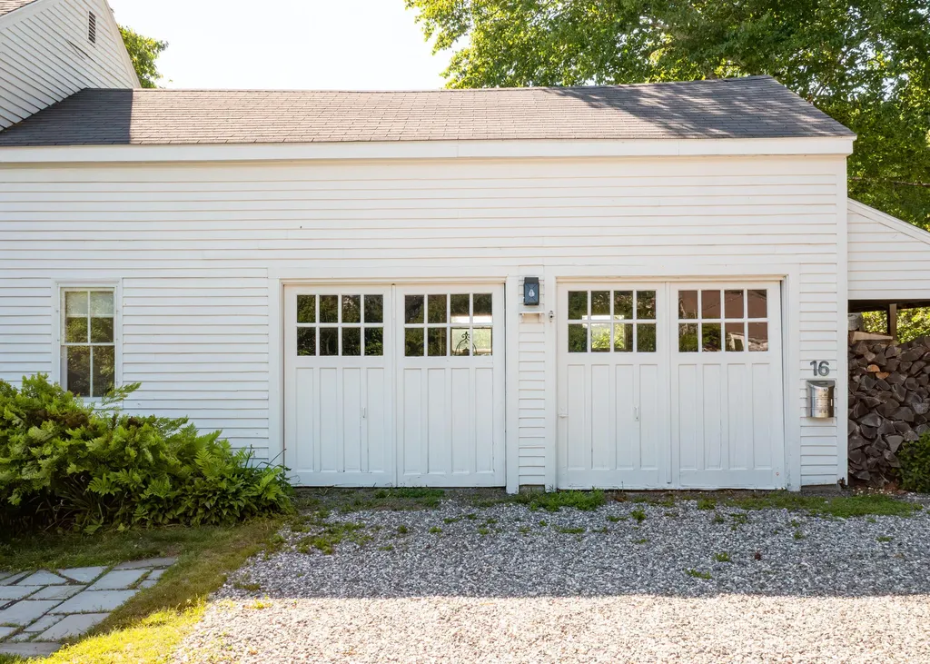 16 Us-1 Falmouth ME 04105