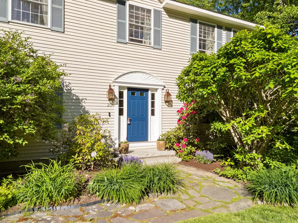 20 Forest Glen Drive Rockport ME 04856