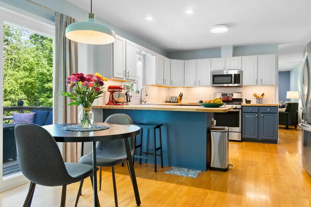 20 Forest Glen Drive Rockport ME 04856