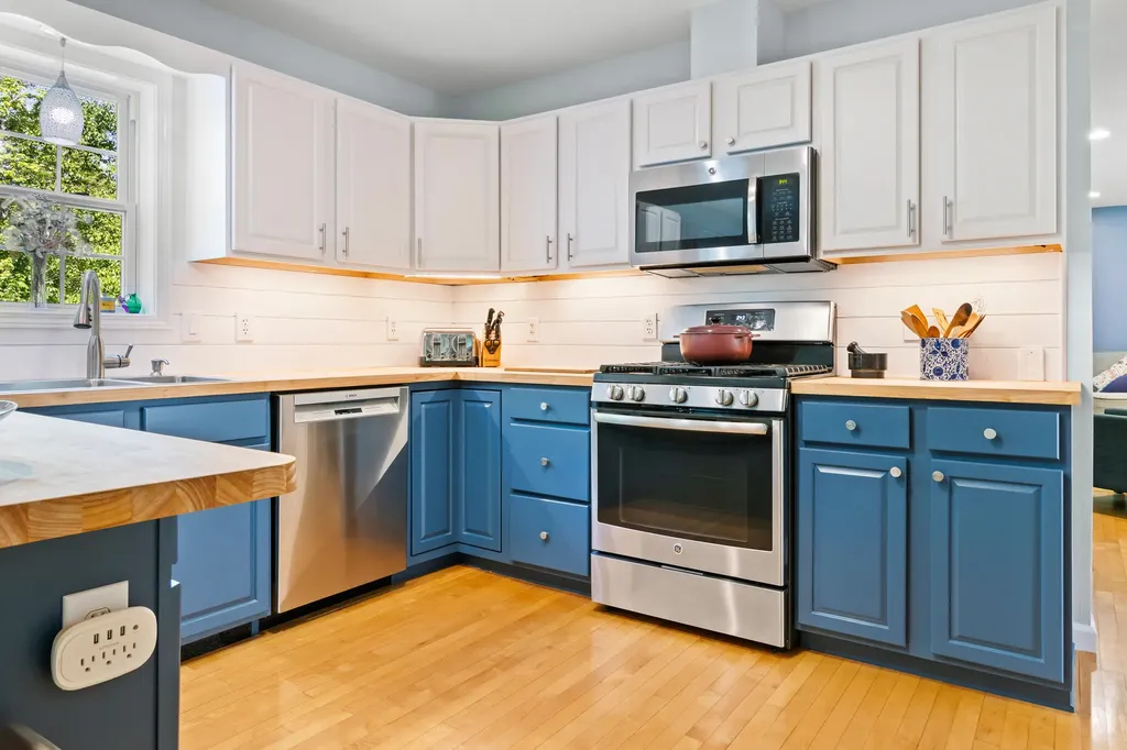 20 Forest Glen Drive Rockport ME 04856