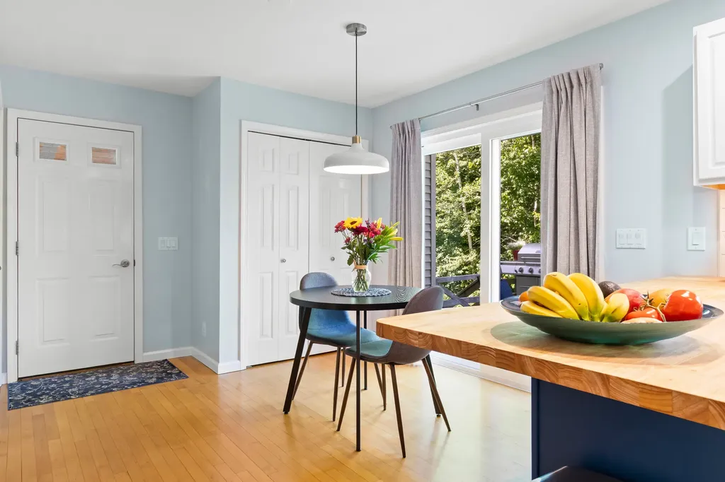 20 Forest Glen Drive Rockport ME 04856