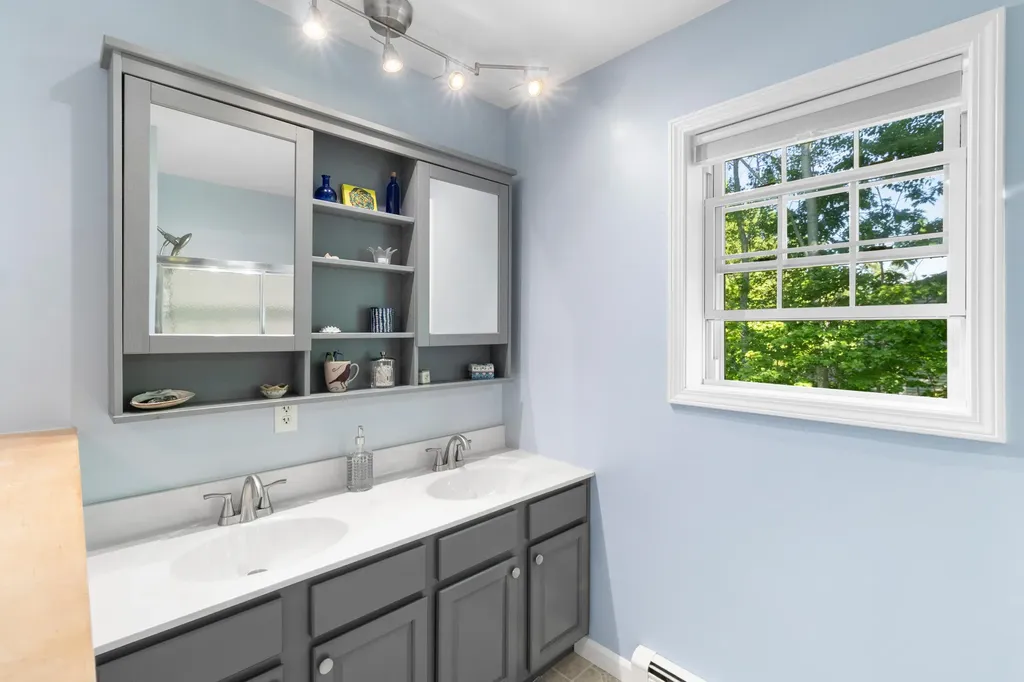 20 Forest Glen Drive Rockport ME 04856