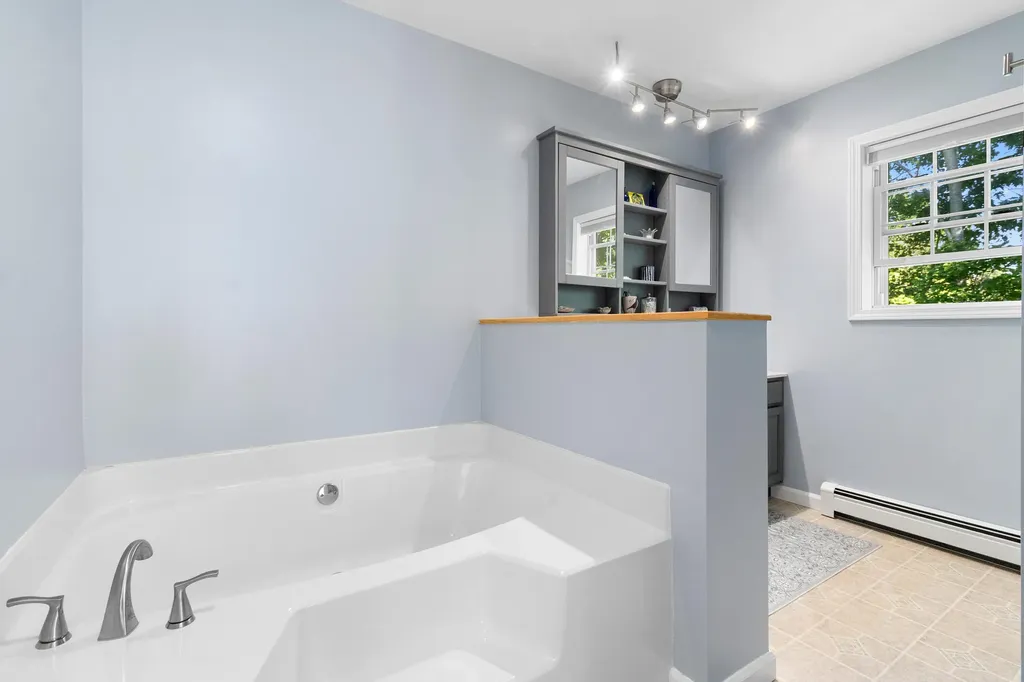 20 Forest Glen Drive Rockport ME 04856