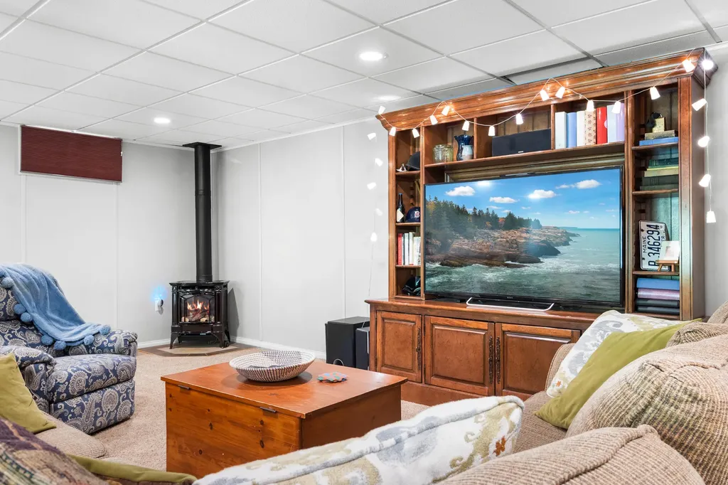 20 Forest Glen Drive Rockport ME 04856