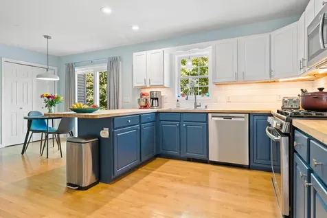 20 Forest Glen Drive Rockport ME 04856