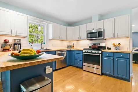 20 Forest Glen Drive Rockport ME 04856