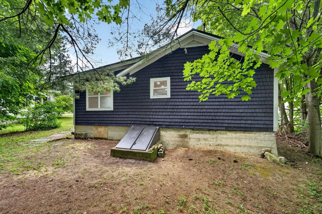 21 Hicks Road Augusta ME 04330