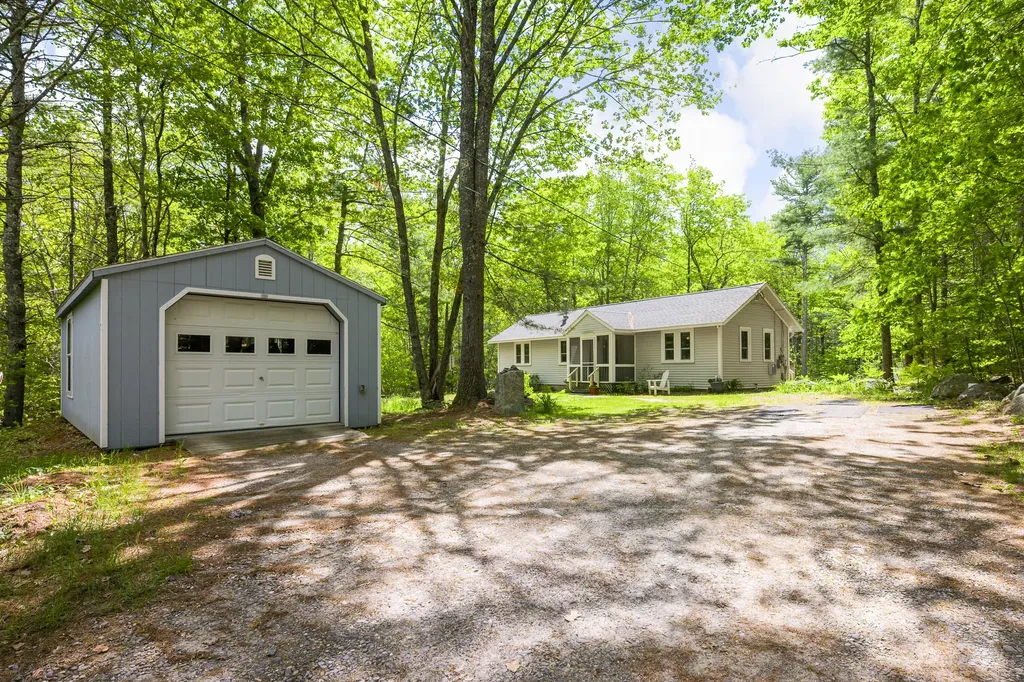 17 Eagle Lane Damariscotta ME 04543
