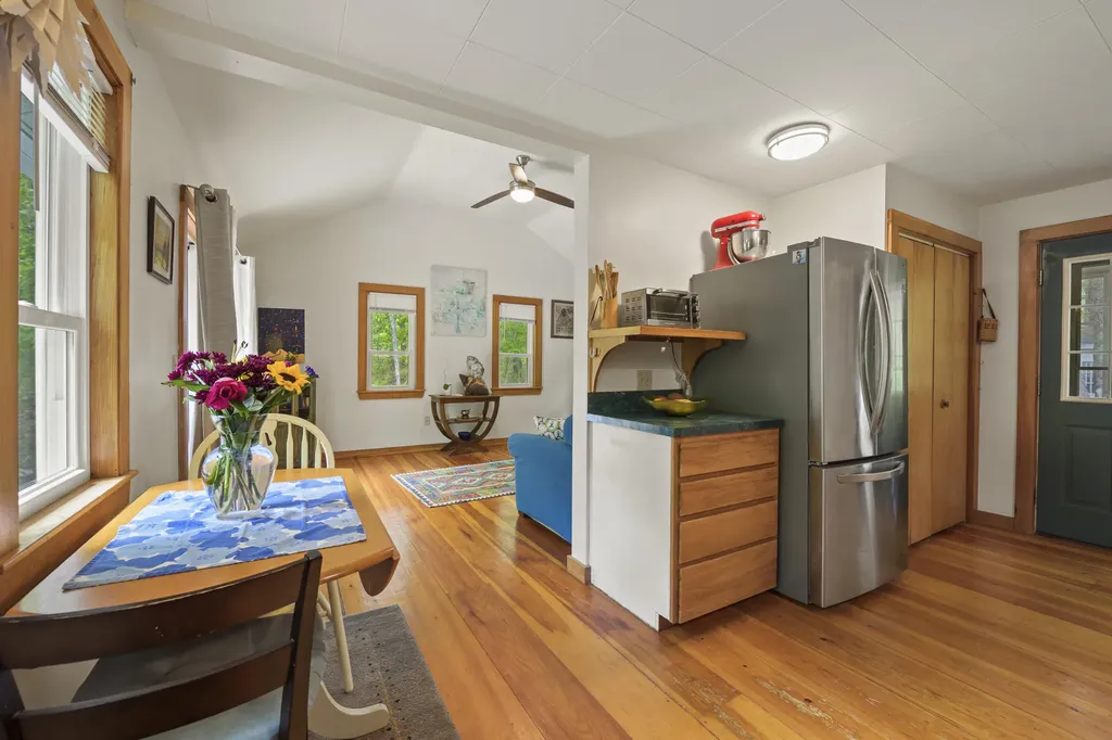 17 Eagle Lane Damariscotta ME 04543