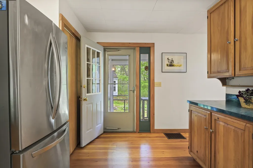17 Eagle Lane Damariscotta ME 04543
