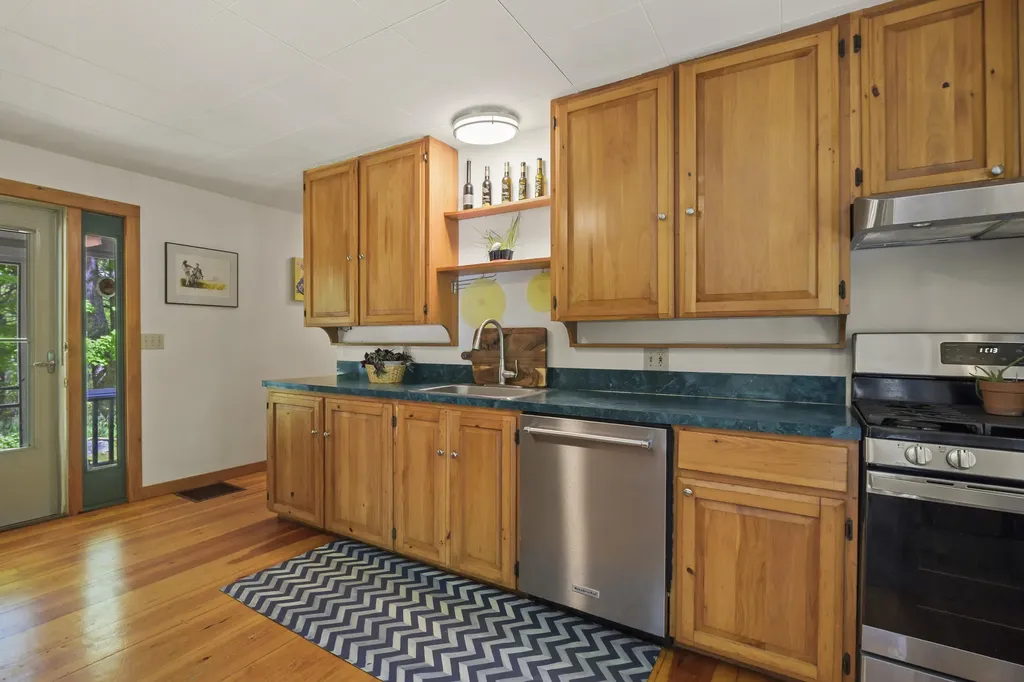 17 Eagle Lane Damariscotta ME 04543