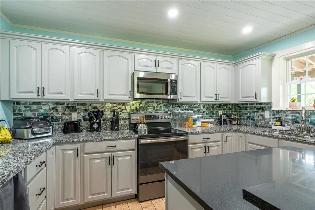 55 Mountain View Extension Rockland ME 04841