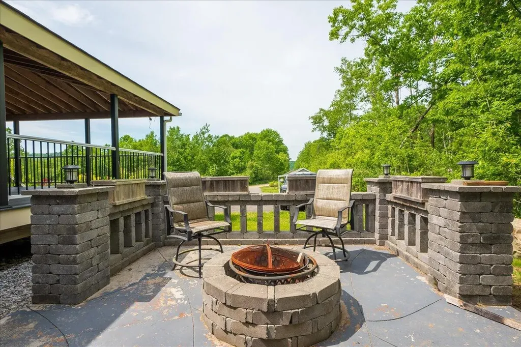 55 Mountain View Extension Rockland ME 04841