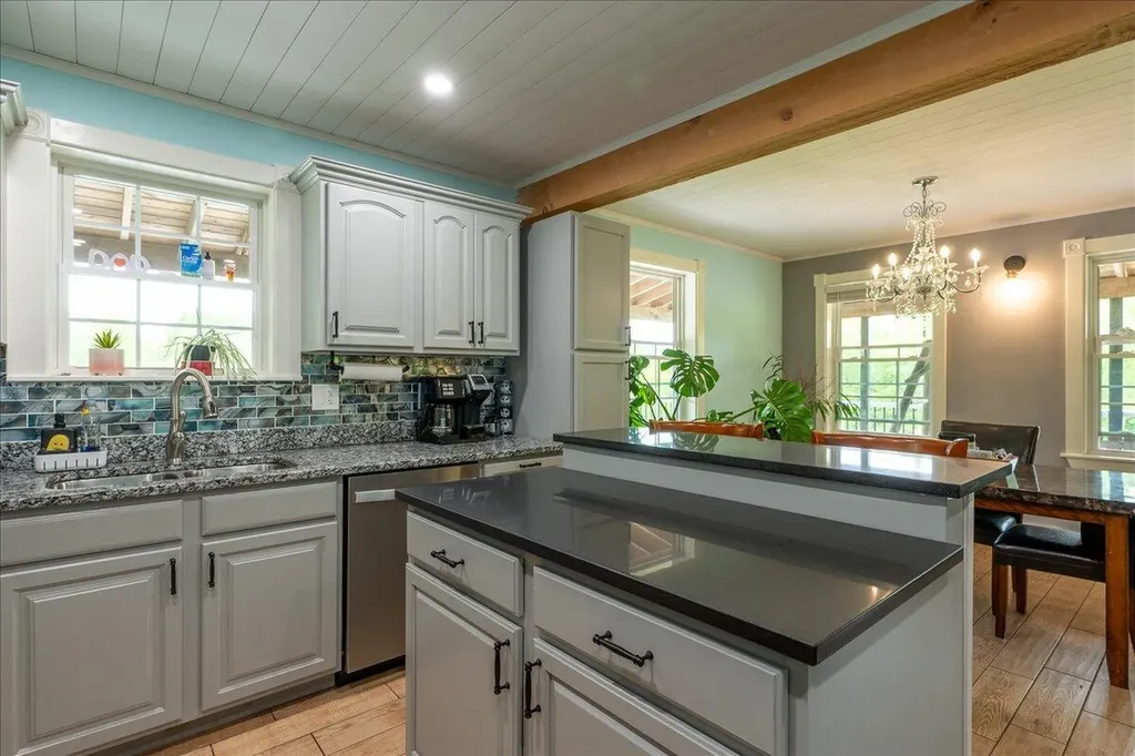 55 Mountain View Extension Rockland ME 04841