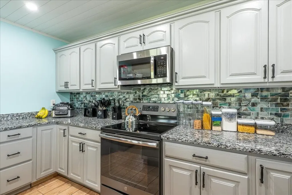 55 Mountain View Extension Rockland ME 04841