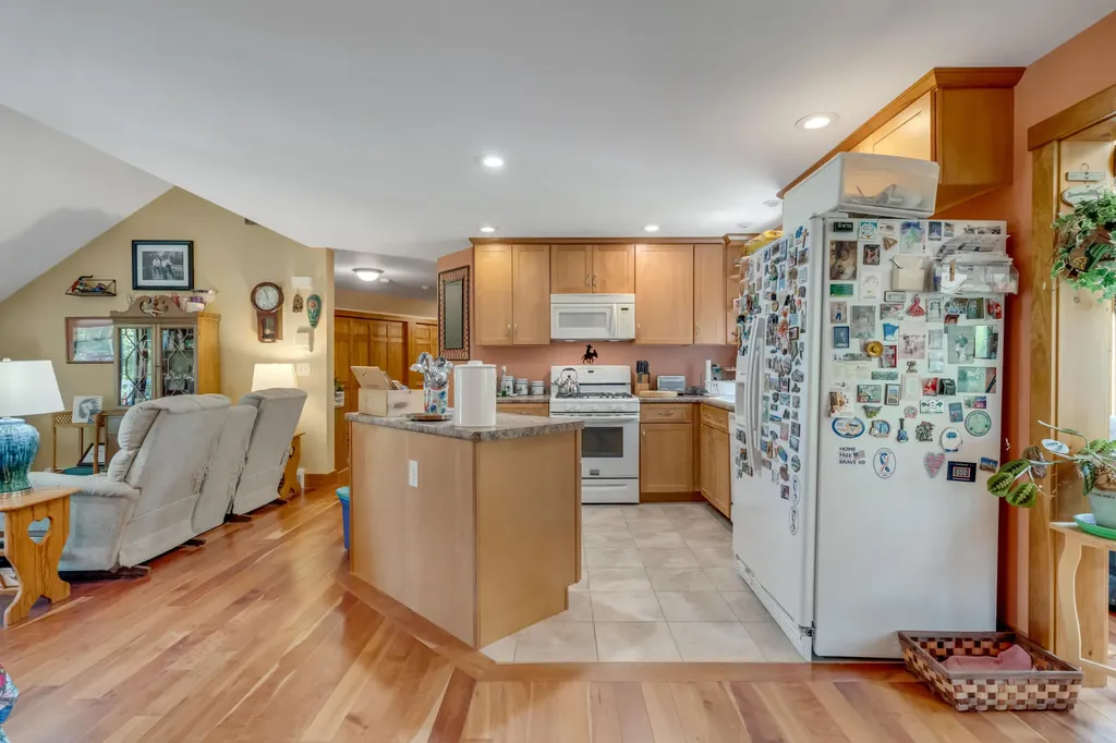 207 N Auburn Road Auburn ME 04210