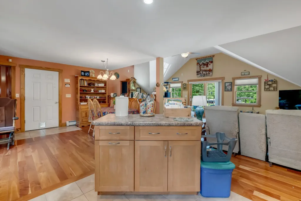 207 N Auburn Road Auburn ME 04210