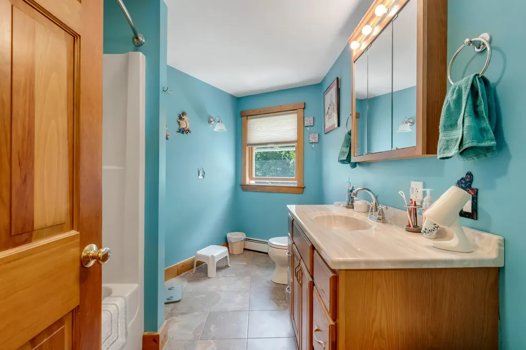 207 N Auburn Road Auburn ME 04210