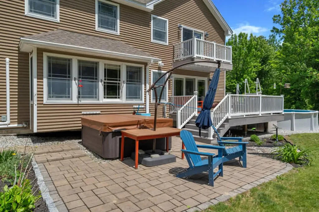 207 N Auburn Road Auburn ME 04210