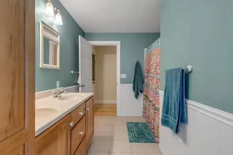 207 N Auburn Road Auburn ME 04210