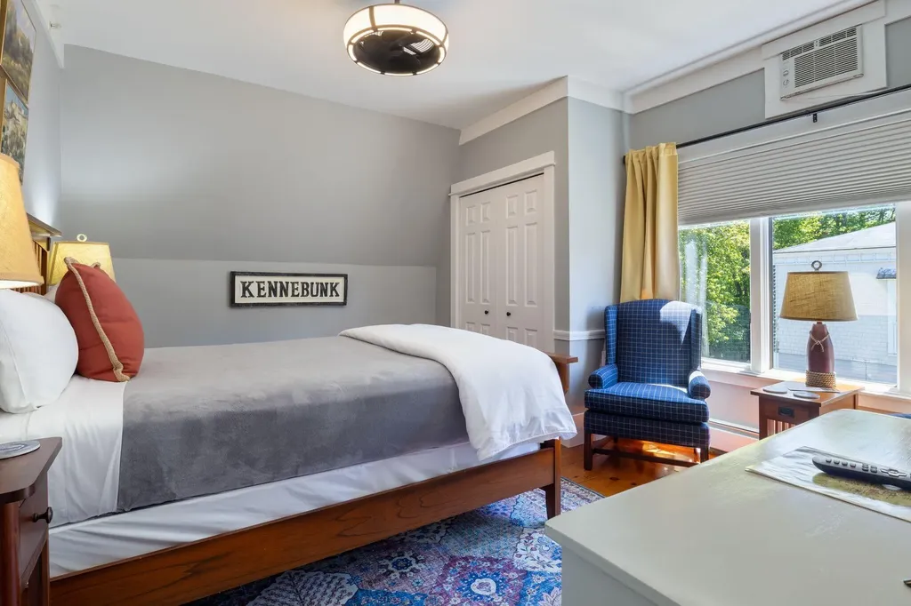61 Fletcher Street Kennebunk ME 04043