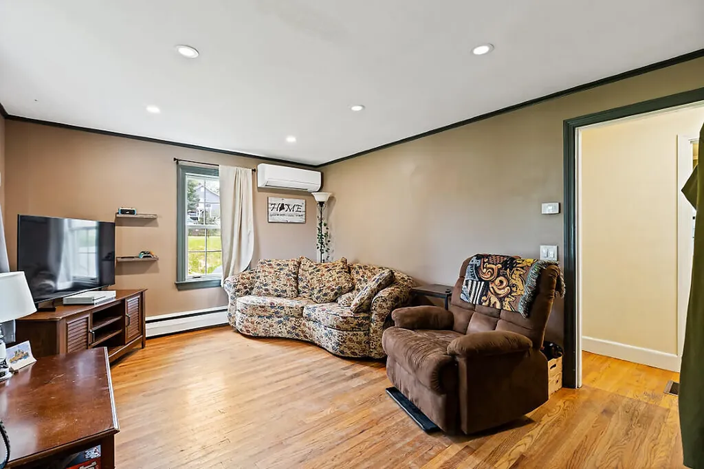 29 Sterling Street Waterville ME 04901