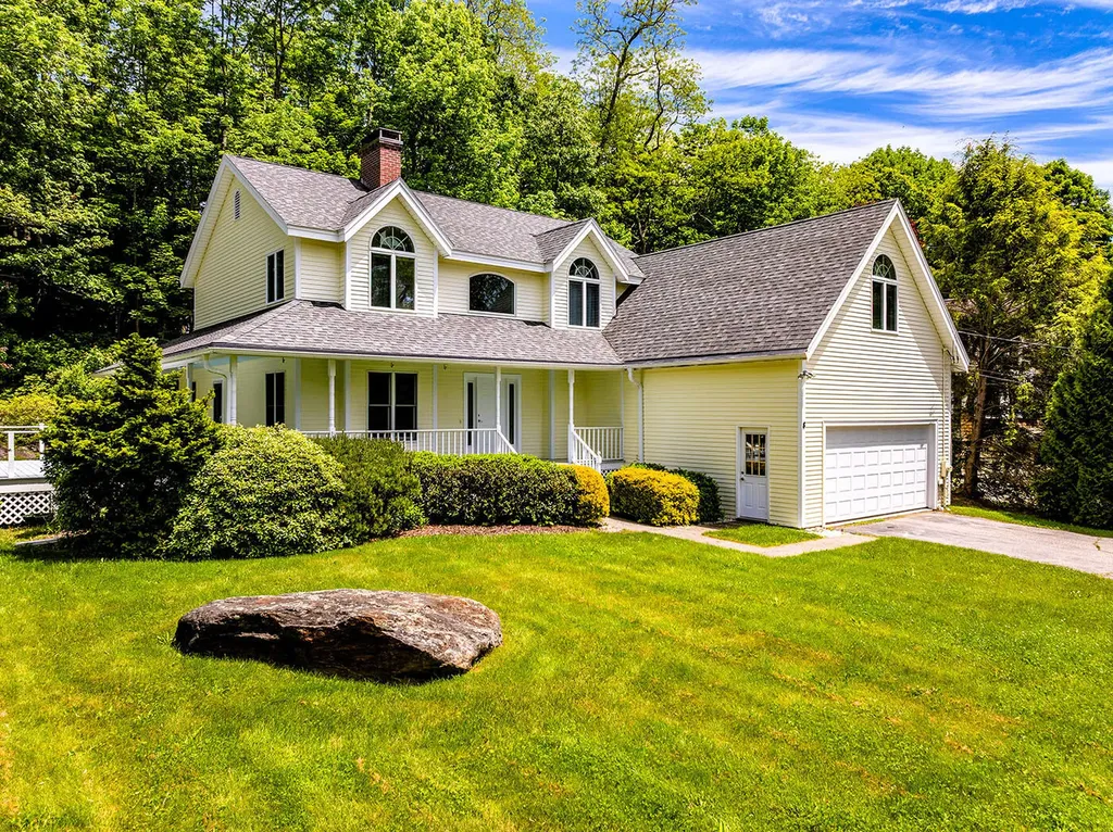 8 N Lewis Avenue Camden ME 04843
