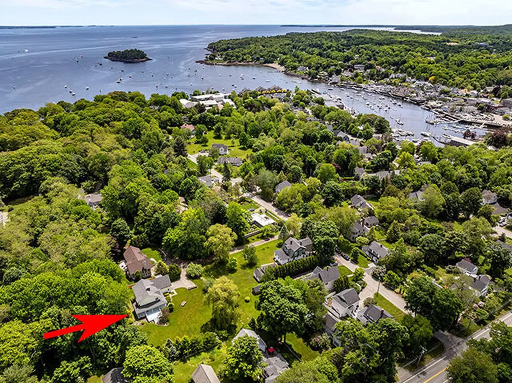 8 N Lewis Avenue Camden ME 04843