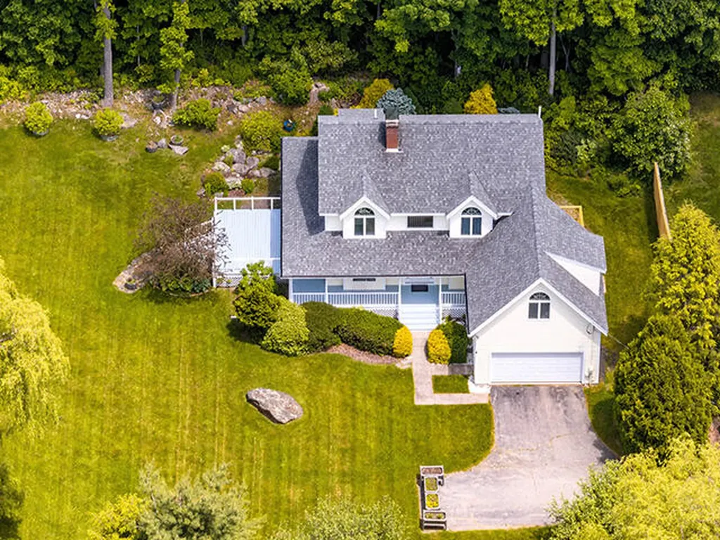8 N Lewis Avenue Camden ME 04843