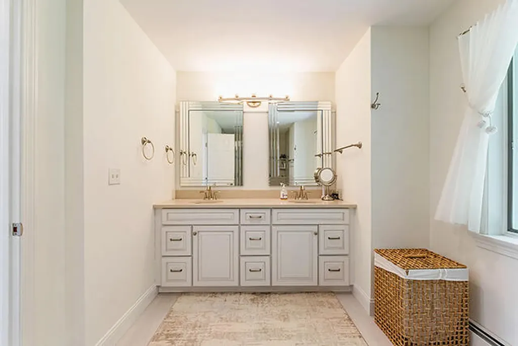8 N Lewis Avenue Camden ME 04843