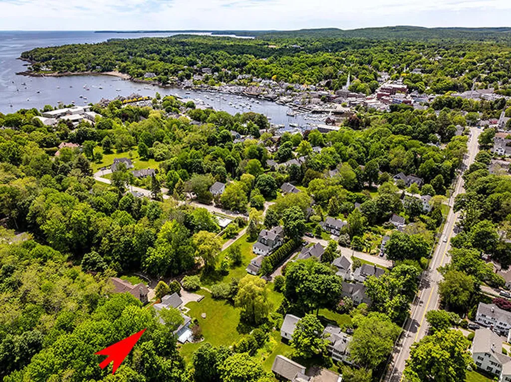 8 N Lewis Avenue Camden ME 04843
