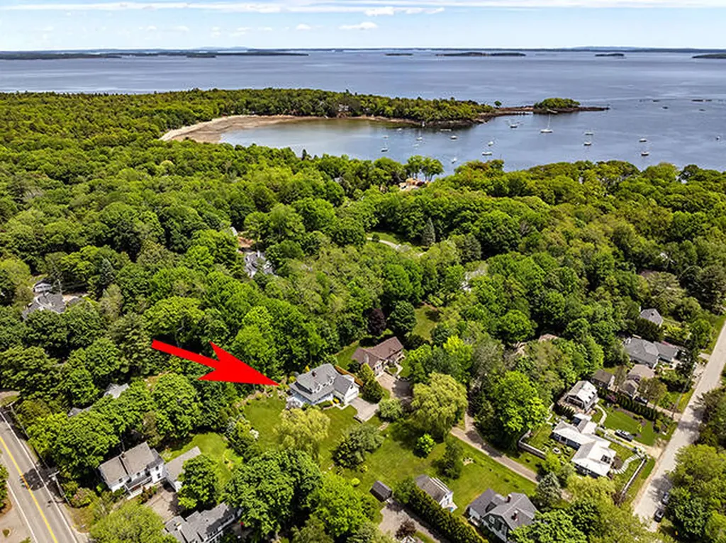 8 N Lewis Avenue Camden ME 04843