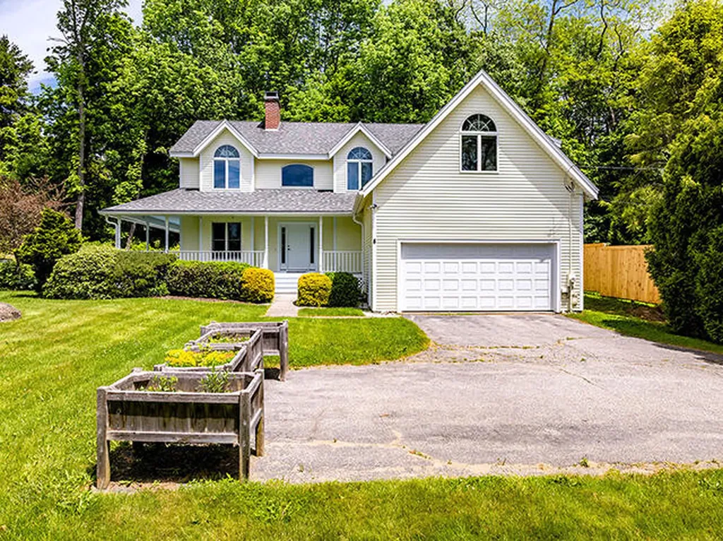 8 N Lewis Avenue Camden ME 04843