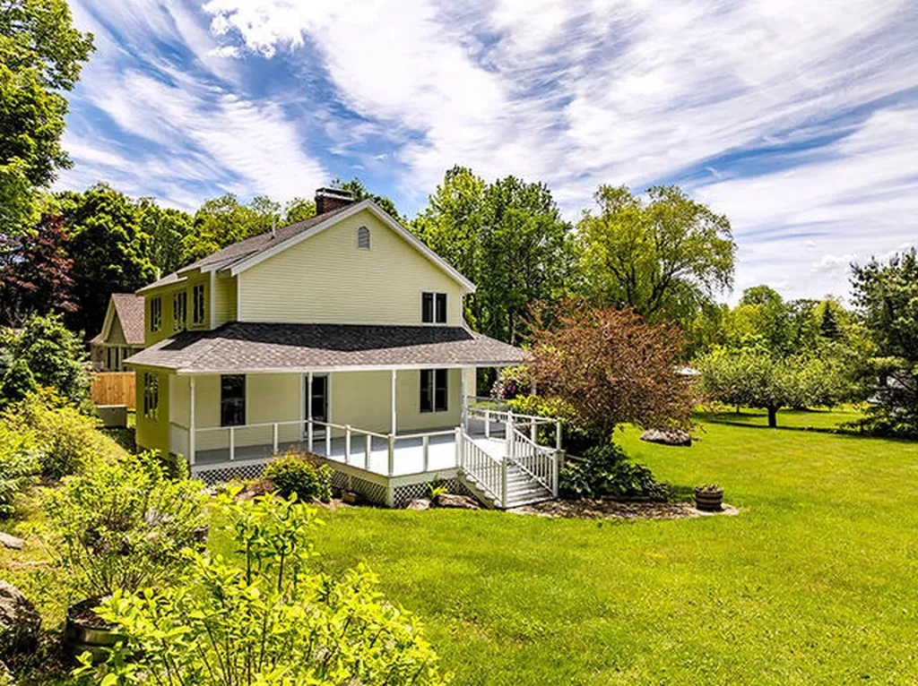 8 N Lewis Avenue Camden ME 04843